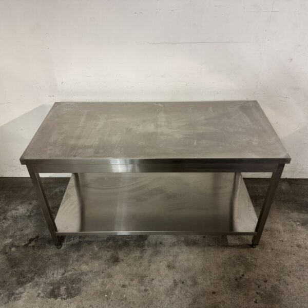 RVS Werktafel, gemonteerd, met legbord - 700 mm diepte, 1500 mm (Gebruikt ZGAN)